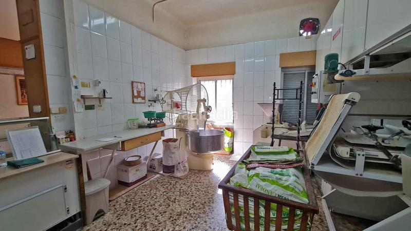 Foto ccc40879-b290-4083-a1e3-945b20938d48. Casa se vende casa de 2 plantas, con panaderia y maquinaria, . oportunidad de negocio en Elda