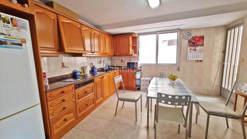 Foto fb75e110-0f57-48de-b854-1ecd964e6019. Casa se vende casa de 2 plantas, con panaderia y maquinaria, . oportunidad de negocio en Elda