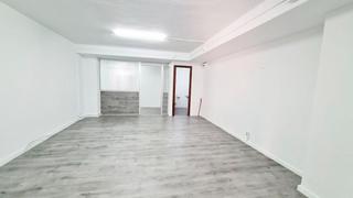 Location Local commercial à Plaza de Toros-Avenida Chapí-Trinquete. En alquiler entreplanta comercial en elda