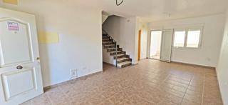Casa adossada a Salinas. Se vende  bungalow seminuevo adosado en salinas alicante, cerca