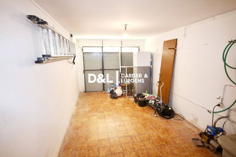 Foto 0c838c7c-bec9-4870-aeb3-0768a487a7b6. Planta baixa amb xemeneia calefacció aparcament a Cubelles