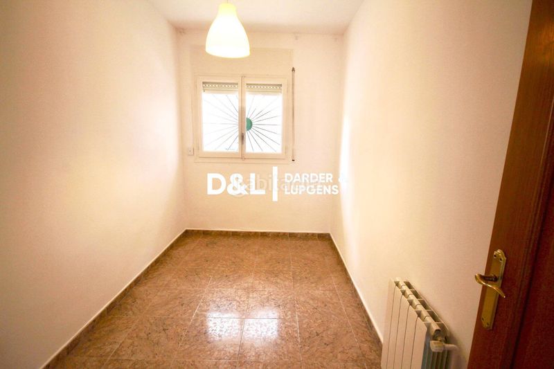 Foto 3ed4efae-e6f3-42b4-82e3-b84b6e1c34ae. Planta baixa amb xemeneia calefacció aparcament a Cubelles