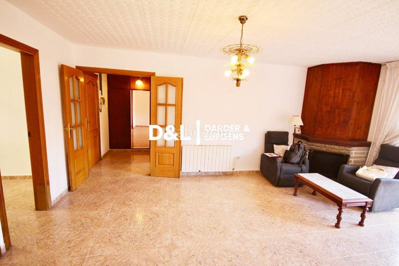 Foto 566d59b0-fc85-4184-96ea-8f043f724bff. Planta baixa amb xemeneia calefacció aparcament a Cubelles