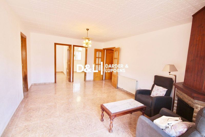 Foto 6b3e74f9-f350-4dff-bfc0-f556949d687e. Planta baixa amb xemeneia calefacció aparcament a Cubelles