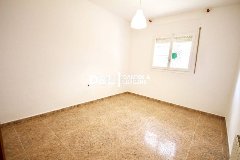 Foto 87ce080a-694e-4cd3-8da0-1f3a92af723e. Planta baixa amb xemeneia calefacció aparcament a Cubelles