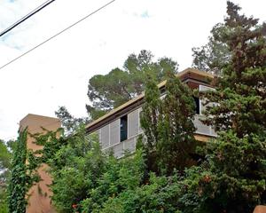 Casa  Calle sierra dorada. Chalet independiente (sin urbanización), 3 dormitorios y 2 baños
