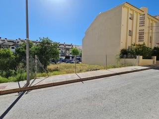 Terreny residencial a Avinguda de la marina baixa 22. Terreno urbano para construir pequeña promoción. ideal para pequ
