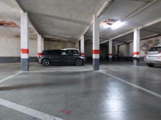 Aparcament cotxe  Vía emilio ortuño. A escasos metros del ayuntamiento se encuentra esta amplia plaza