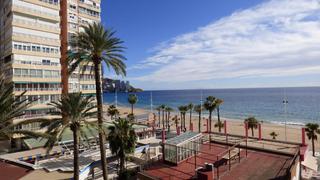 Apartament  Alcoi. Viva frente a la playa de levante en benidorm