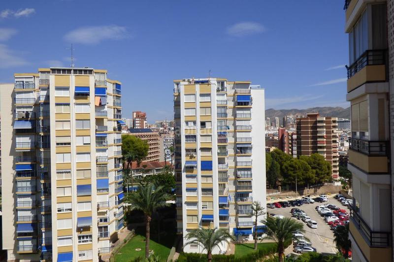 Foto f2a2e2b4-5f68-45a2-a3eb-0325f5ccaff3. Apartament amb piscina a Playa Poniente Benidorm