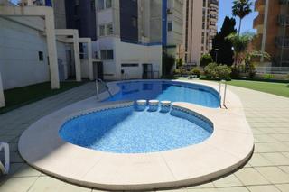Miete Etagenwohnung  Vía emilio ortuño. Alquiler anual de apartamento con 2 dormitorios.
