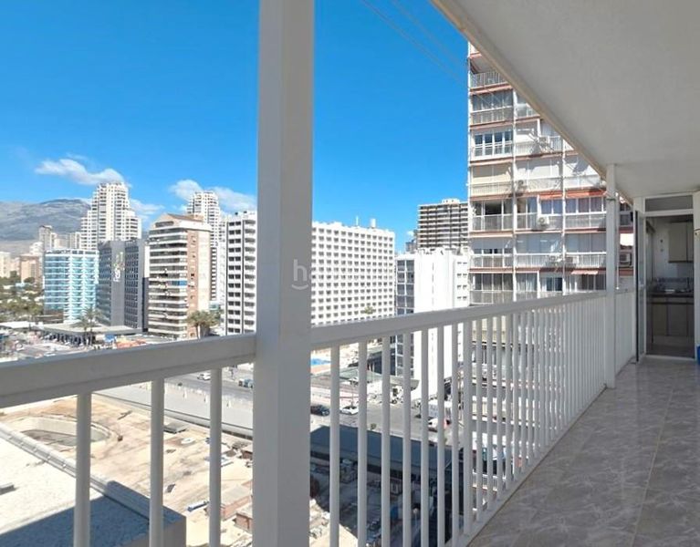 Foto 37f496b8-a6df-477d-b589-77388914d3a2. Apartament amb piscina a Playa Levante Benidorm