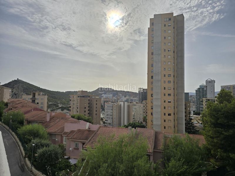 Foto 2b9bfe77-fe39-4d98-bfa9-7c7e6fa4f879. Pis amb piscina a Playa Poniente Benidorm