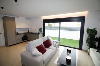 Semi detached house  Santa pola - calle josefa botella samper. Obra nueva. adosado de 3 dormitorios, 3 baños, piscina, jardín y