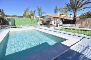 Lloguer Casa adossada  Elche - bonavista. Alquiler anual de chalet independiente con piscina, garaje y zon