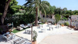Chalet in Las Rotas / Les Rotes. Se vende chalet mas restaurante en la zona de las rotas en denia