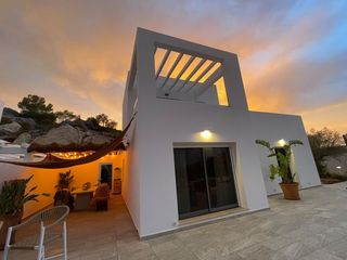 Chalet en Alcalalí. Se vende chalet de obra nueva en alcalalí. esta vivienda unifami