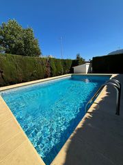 Apartament a Centro Urbano. Fantástico apartamento en dénia, es una planta baja de 95 m2. la
