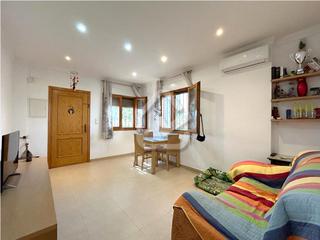 Apartament a Centro Urbano. Fantástico apartamento en dénia, es una planta baja de 95 m2. la