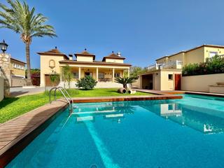 Xalet a Beniarbeig. Preciosa villa de lujo de una sola planta con diseño mediterráne