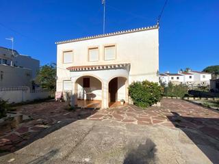 Xalet a El Montgó. Selecta homes presenta esta gran oportunidad para hacerte un hog