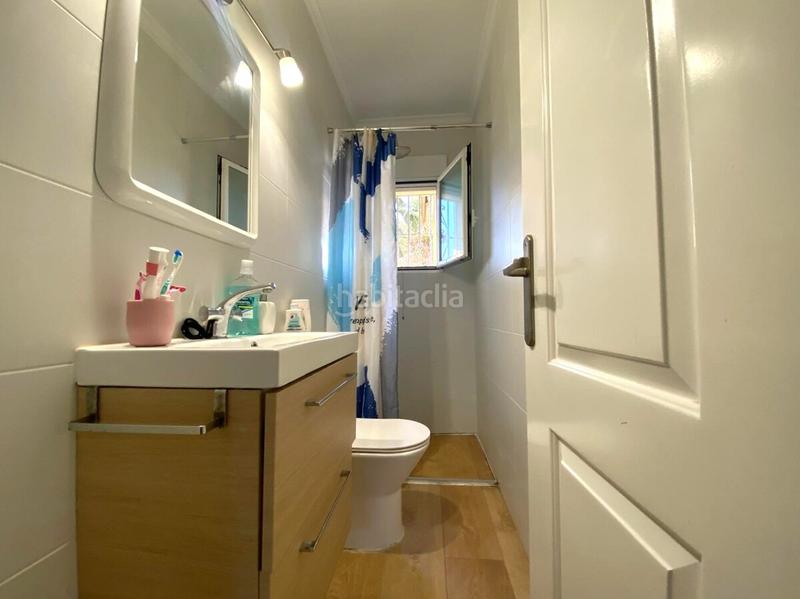 Foto 17e90127-01e6-4fa4-8d92-cfb56879b95a. Apartamento este apartamento suena como un lugar maravilloso para vivir. está ubicado en una urbanización tranquila, lo que es perfecto si bus en Dénia