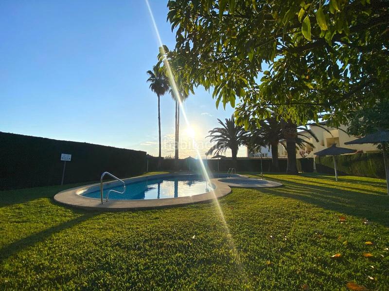 Foto 3807321a-5b58-461a-bdda-c3f9a0c667a5. Apartamento este apartamento suena como un lugar maravilloso para vivir. está ubicado en una urbanización tranquila, lo que es perfecto si bus en Dénia