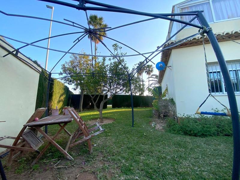 Foto 3a8cec0b-d6d2-4cf6-81ff-9fae77bdf14a. Apartamento este apartamento suena como un lugar maravilloso para vivir. está ubicado en una urbanización tranquila, lo que es perfecto si bus en Dénia