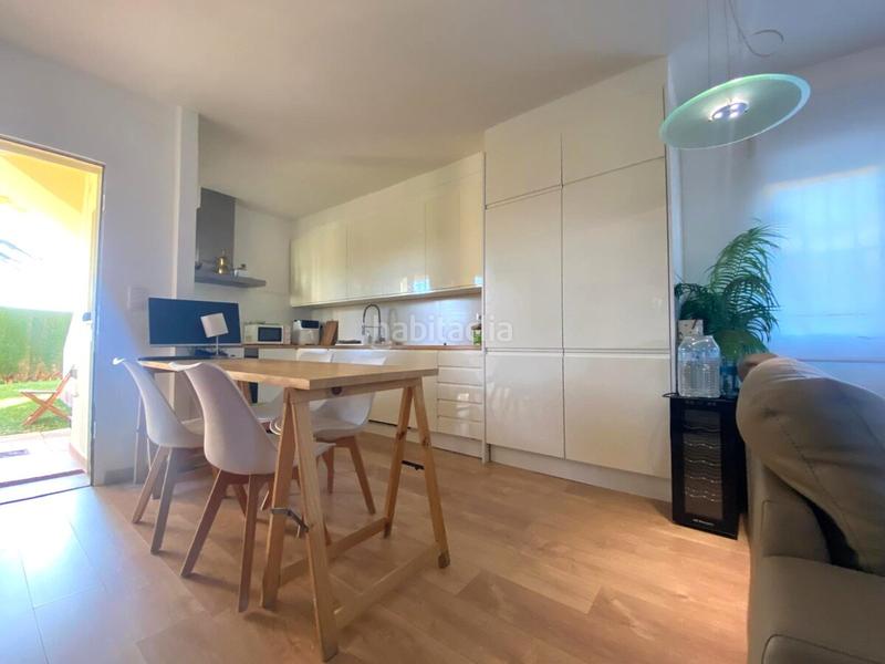 Foto 83cb5341-a863-4838-9c3b-e164d1d5b1dd. Apartamento este apartamento suena como un lugar maravilloso para vivir. está ubicado en una urbanización tranquila, lo que es perfecto si bus en Dénia