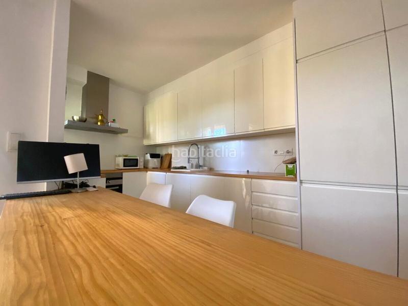 Foto 9524ef8f-d2ef-4183-aba8-e0106421a41c. Apartamento este apartamento suena como un lugar maravilloso para vivir. está ubicado en una urbanización tranquila, lo que es perfecto si bus en Dénia