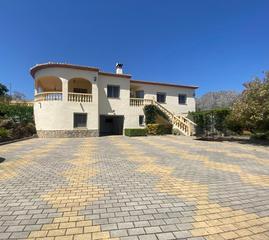 Xalet a Beniarbeig. Descubre esta impresionante villa privada de aproximadamente 335
