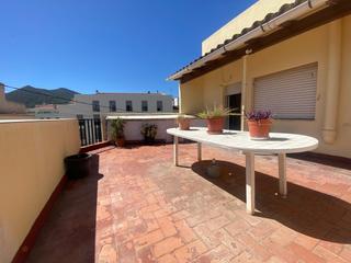 Pis a Xaló. Vive el encanto de la costa blanca en este amplio piso en jalón!