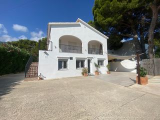 Chalet in Las Rotas / Les Rotes. Ubicado en la exclusiva zona de las rotas, en dénia, este magníf