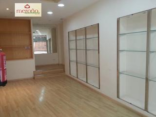 Lloguer Local Comercial a Centro. Local centro