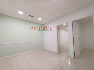 Rent Office space in Carrús Oeste. Oficina plaza madrid