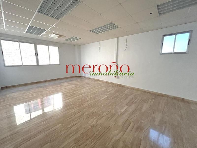 Foto c7a9d534-ad61-4ca1-bc9b-1876d1e4197b. Miete büro in Torrellano Elche / Elx