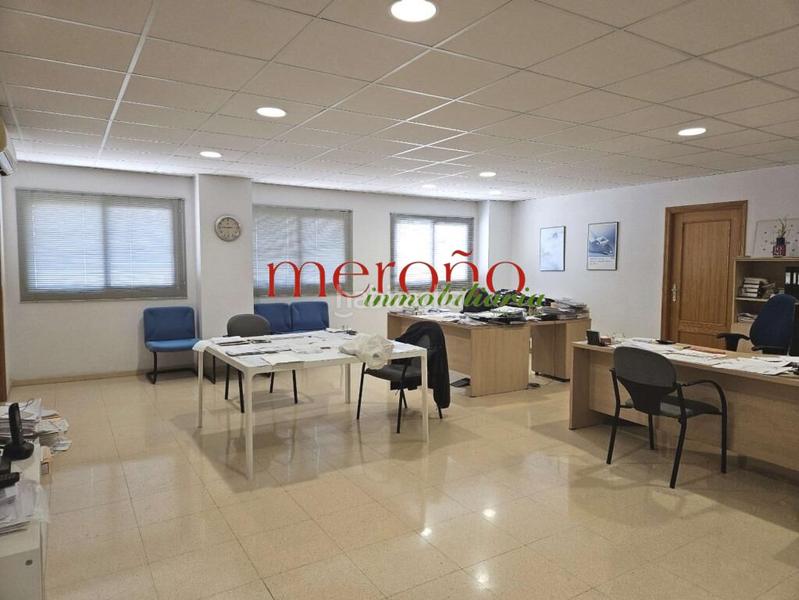 Foto f4b6610d-b249-45b8-ad37-e17495d1601a. Capannone industriale in Plaza Castelar - Mercado Central Elda