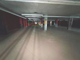Lloguer Local Comercial a Ciutat Esportiva. Local porcelanosa