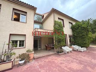 Xalet a Alzabares. Chalet en exclusiva urbanizacion privada en elche zona hospital