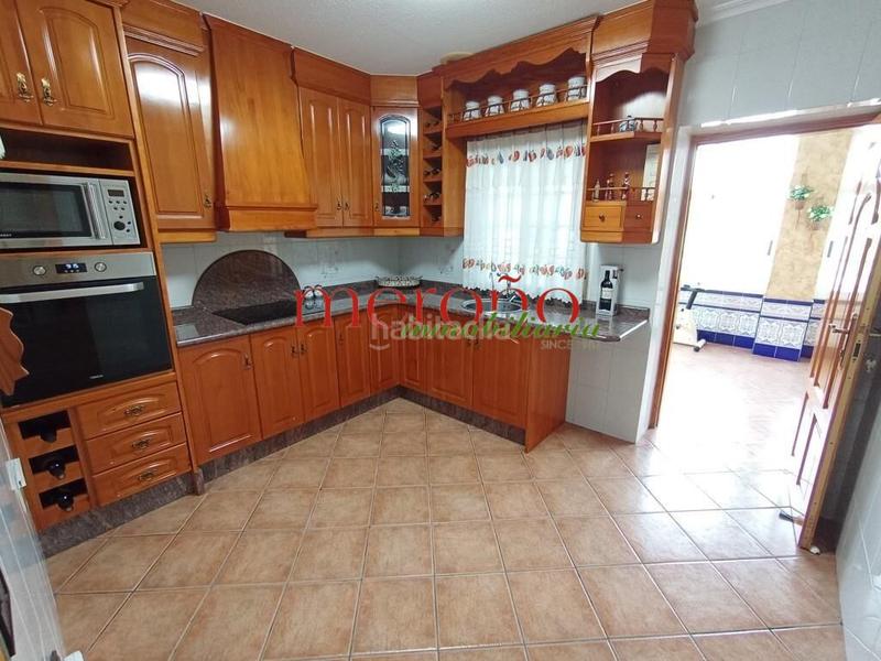 Foto 4f6dc280-d5a1-41a7-9598-9ca236390d44. Lloguer xalet amb calefacció aparcament piscina a Crevillente