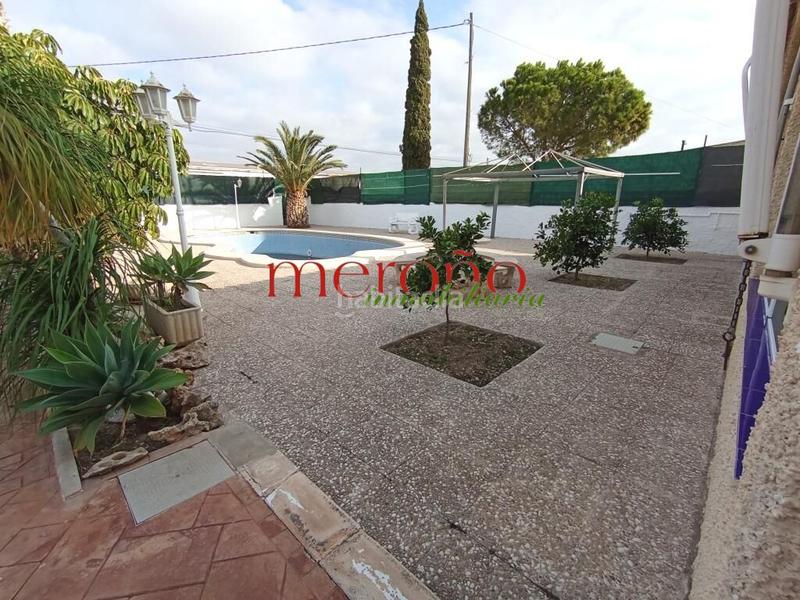 Foto c875589d-dcbe-4e21-a17f-499ef2437546. Lloguer xalet amb calefacció aparcament piscina a Crevillente