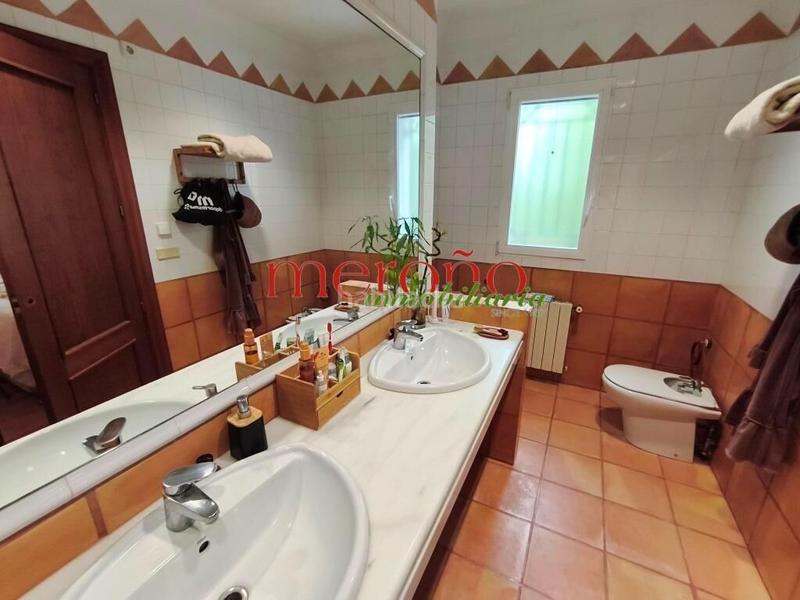 Foto b5edeb19-5604-4b22-aae7-0c261eff2f2e. Xalet amb calefacció aparcament piscina a Jubalcoi Elche / Elx