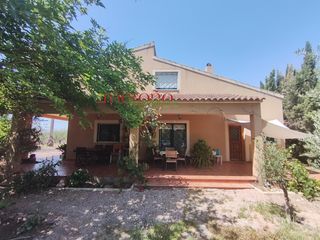 Chalet in Crevillente. Chalet cachapet