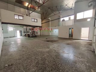 Rent Industrial building in San Crispín. Nave en poligono de carrús