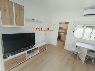 Rent Flat in Reina Victoria - Miguel Hernández. Piso sector v