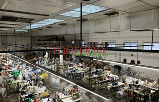 Fabrikhalle in Centro. Nave rojales