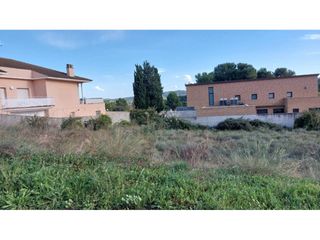 Terreny residencial  Calle conca de barberà. Solar en venta en pla de sant magí