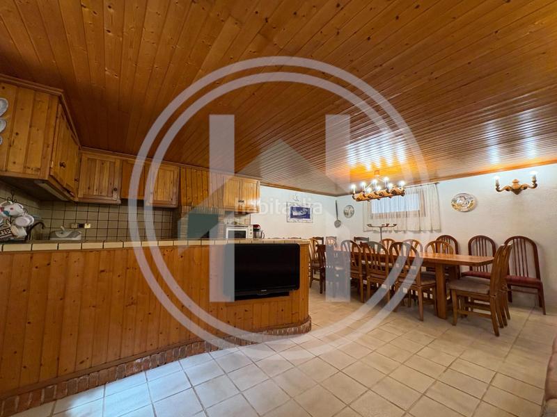 Foto f3c95437-4e3d-49c6-abf1-efe1bdf6fc74. Casa con riscaldamento parcheggio piscina in Cardedeu