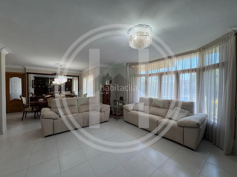 Foto f8fe49dd-1e1a-4453-8d47-3c4493889393. Casa con riscaldamento parcheggio piscina in Cardedeu