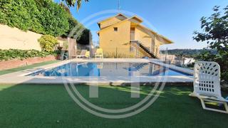 Casa  Avenida mirador del montseny. Vive donde otros solo sueñan  casa con piscina en cànoves i sama